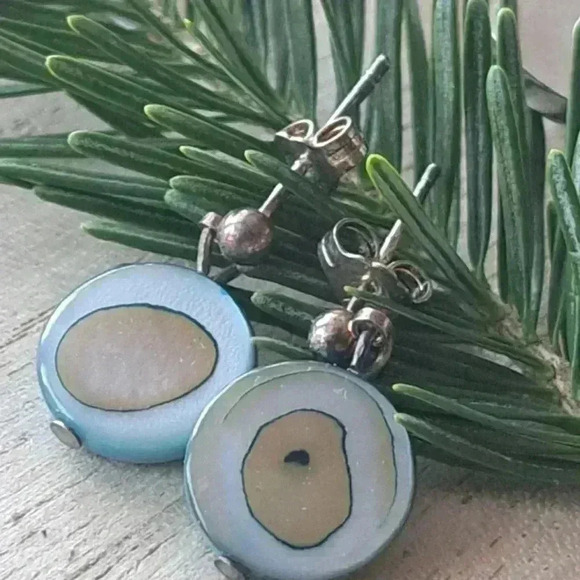 925 Sterling  Silver And Mother Of Pearl Post Earrings - Picture 3 of 5